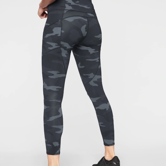 NWOT Athleta Black Camo Contender Leggings - Picture 2 of 7